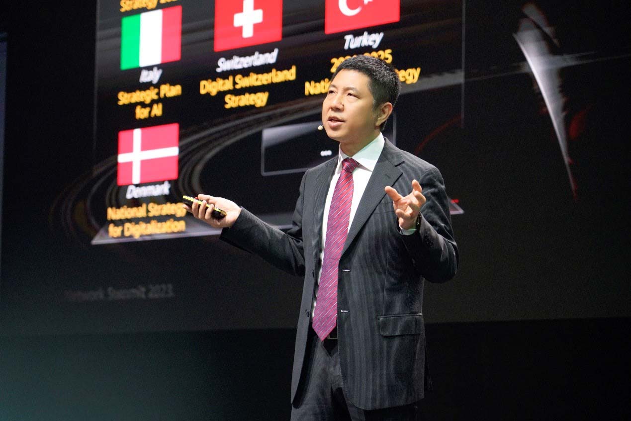Leon Wang, President of Huawei's Data Communication Product Line, delivering a keynote speech